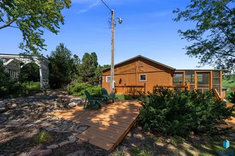 Exterior - 47766 283rd St, Canton, SD 57013 photo 8 of 28