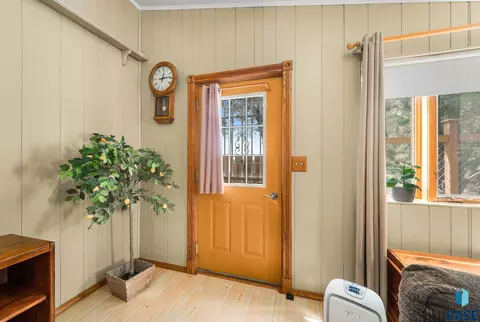 Entry Way - 47766 283rd St, Canton, SD 57013 photo 1 of 3