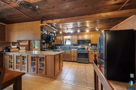Kitchen - 47766 283rd St, Canton, SD 57013 photo 1 of 9