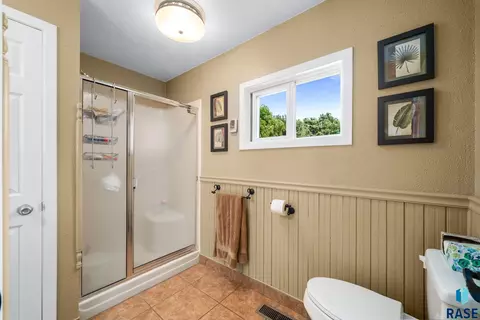 Bath - 47766 283rd St, Canton, SD 57013 photo 1 of 7