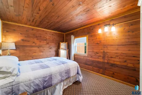 Bedroom - 47766 283rd St, Canton, SD 57013 photo 5 of 8