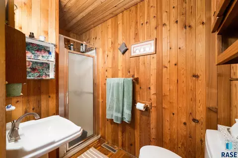 Bath - 47766 283rd St, Canton, SD 57013 photo 4 of 7