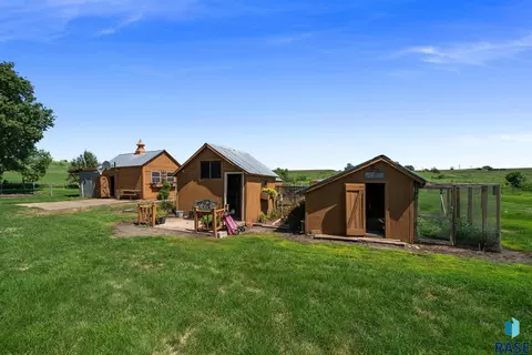 Exterior - 47766 283rd St, Canton, SD 57013 photo 15 of 28