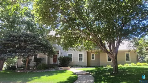 5009 S Elderberry Cir, Sioux Falls, SD 57108