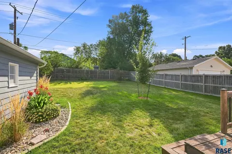 Exterior - 944 S Cloudas Ave, Sioux Falls, SD 57103 photo 7 of 7