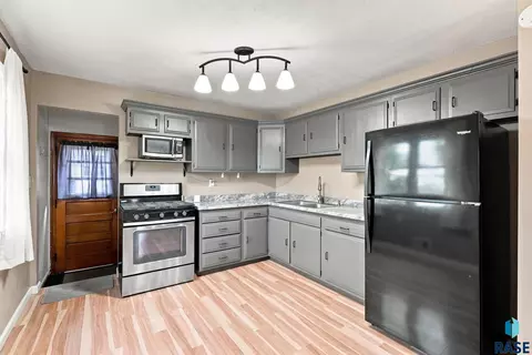 Kitchen - 944 S Cloudas Ave, Sioux Falls, SD 57103 photo 1 of 2