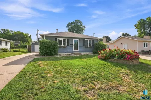 Exterior - 944 S Cloudas Ave, Sioux Falls, SD 57103 photo 2 of 7