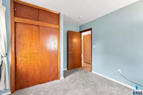 Bedroom - 944 S Cloudas Ave, Sioux Falls, SD 57103 photo 6 of 6
