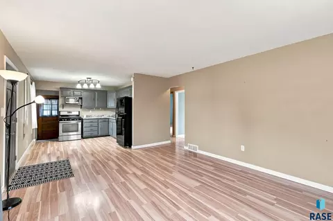 Living - 944 S Cloudas Ave, Sioux Falls, SD 57103 photo 4 of 4