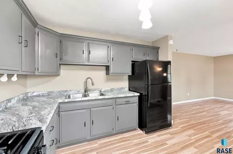 Kitchen - 944 S Cloudas Ave, Sioux Falls, SD 57103 photo 2 of 2