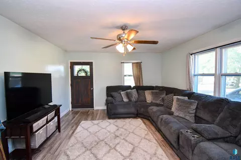 Living - 3104 E Claudette Dr, Sioux Falls, SD 57103 photo 2 of 2