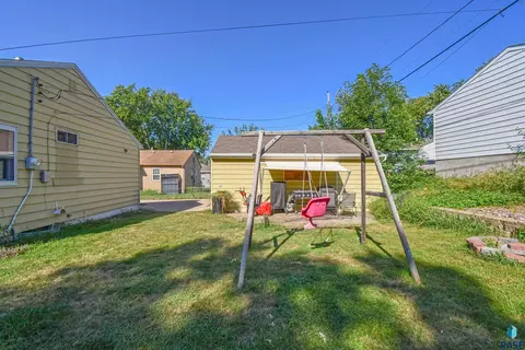 Exterior - 3104 E Claudette Dr, Sioux Falls, SD 57103 photo 5 of 5