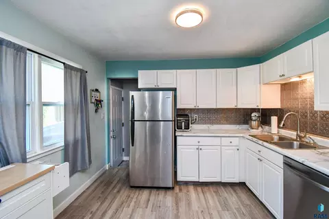 Kitchen - 3104 E Claudette Dr, Sioux Falls, SD 57103 photo 1 of 2