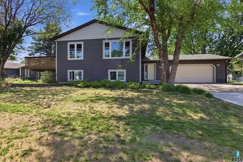 201 Anna Way, Harrisburg, SD 57032