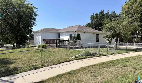 Exterior - 3120 E 19th St, Sioux Falls, SD 57103 photo 4 of 6