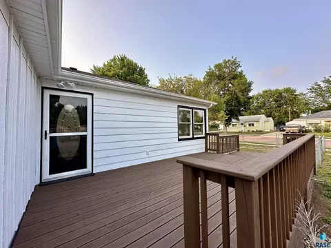 Exterior - 3120 E 19th St, Sioux Falls, SD 57103 photo 6 of 6