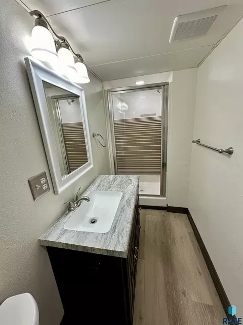Bath - 3120 E 19th St, Sioux Falls, SD 57103 photo 5 of 6