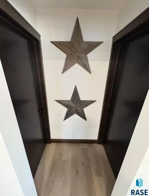 Entry Way - 3120 E 19th St, Sioux Falls, SD 57103 photo 1 of 1