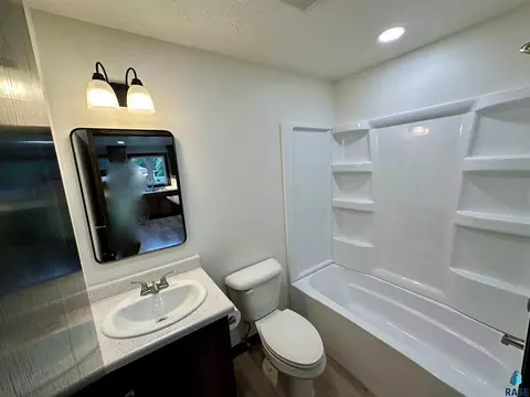 Bath - 3120 E 19th St, Sioux Falls, SD 57103 photo 4 of 6