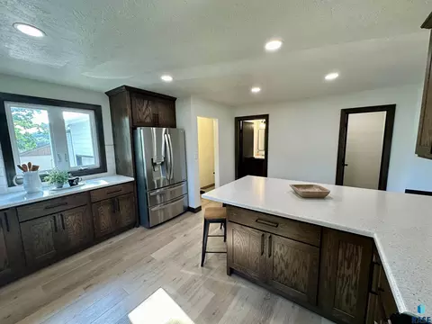 Kitchen - 3120 E 19th St, Sioux Falls, SD 57103 photo 3 of 4