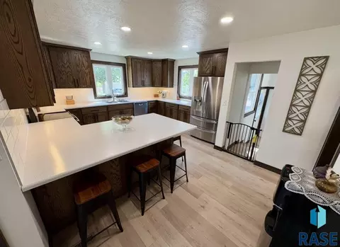 Kitchen - 3120 E 19th St, Sioux Falls, SD 57103 photo 2 of 4