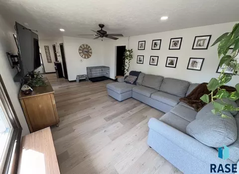 Living - 3120 E 19th St, Sioux Falls, SD 57103 photo 1 of 1