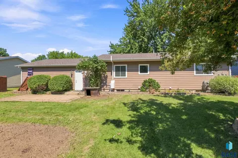 Exterior - 345 E Kevin Dr, Tea, SD 57064 photo 3 of 5