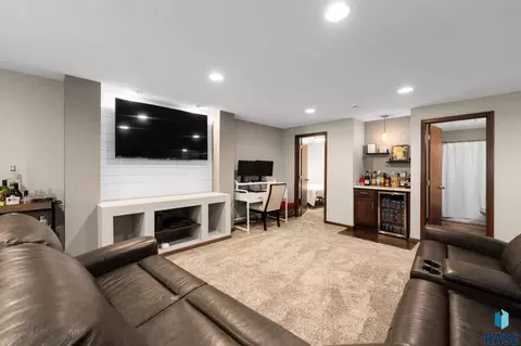 Living - 3216 E Brewster St, Sioux Falls, SD 57108 photo 1 of 2