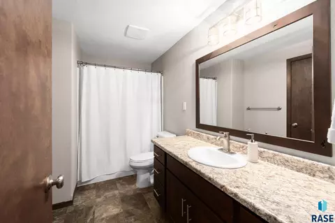 Bath - 3216 E Brewster St, Sioux Falls, SD 57108 photo 3 of 3