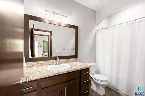 Bath - 3216 E Brewster St, Sioux Falls, SD 57108 photo 2 of 3