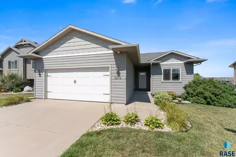 Exterior - 3216 E Brewster St, Sioux Falls, SD 57108 photo 2 of 9