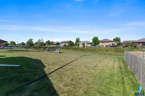 Exterior - 3216 E Brewster St, Sioux Falls, SD 57108 photo 4 of 9