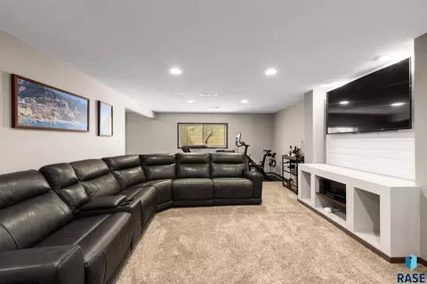 Living - 3216 E Brewster St, Sioux Falls, SD 57108 photo 2 of 2