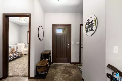 Entry Way - 3216 E Brewster St, Sioux Falls, SD 57108 photo 2 of 3