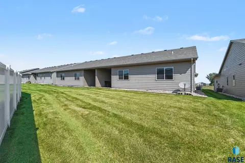 Exterior - 3515 E Bison Trl, Sioux Falls, SD 57108 photo 3 of 4