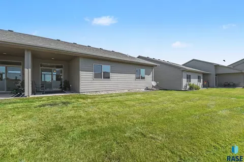 Exterior - 3515 E Bison Trl, Sioux Falls, SD 57108 photo 4 of 4