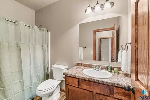 Bath - 3515 E Bison Trl, Sioux Falls, SD 57108 photo 2 of 2