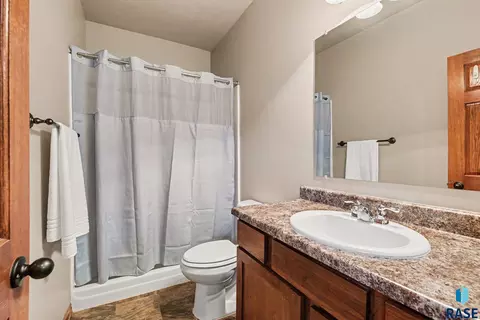 Bath - 3515 E Bison Trl, Sioux Falls, SD 57108 photo 1 of 2