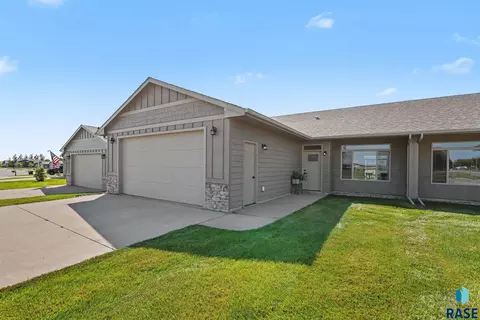 Exterior - 3515 E Bison Trl, Sioux Falls, SD 57108 photo 2 of 4