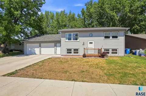602 E Walnut St, Harrisburg, SD 57032