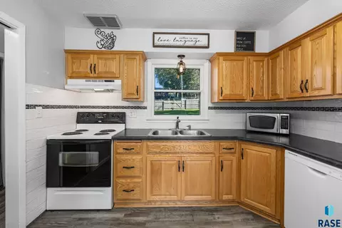 Kitchen - 206 E 4th St, Dell Rapids, SD 57022 photo 4 of 4