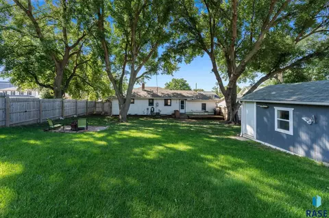 Exterior - 206 E 4th St, Dell Rapids, SD 57022 photo 7 of 8