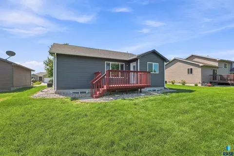 Exterior - 3616 E Brewster St, Sioux Falls, SD 57108 photo 4 of 6