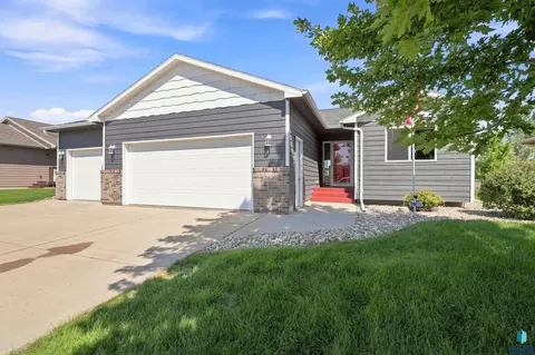 Exterior - 3616 E Brewster St, Sioux Falls, SD 57108 photo 3 of 6