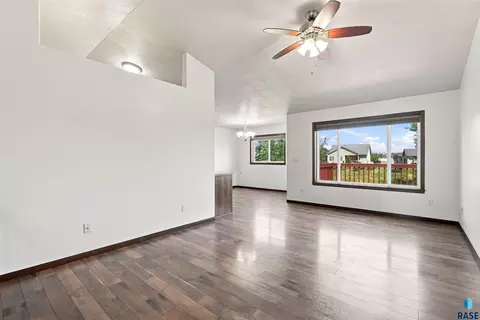 Living - 3616 E Brewster St, Sioux Falls, SD 57108 photo 2 of 3