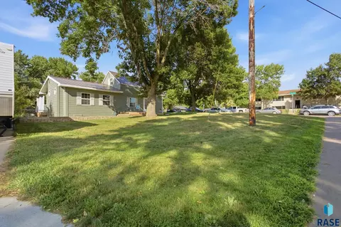 Exterior - 240 Oak Ave, Baltic, SD 57003 photo 1 of 6