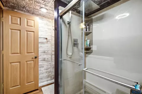 Bath - 240 Oak Ave, Baltic, SD 57003 photo 4 of 4