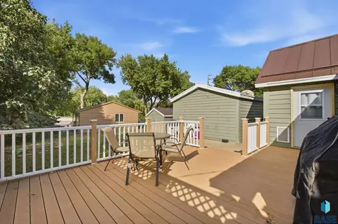 Exterior - 240 Oak Ave, Baltic, SD 57003 photo 4 of 6