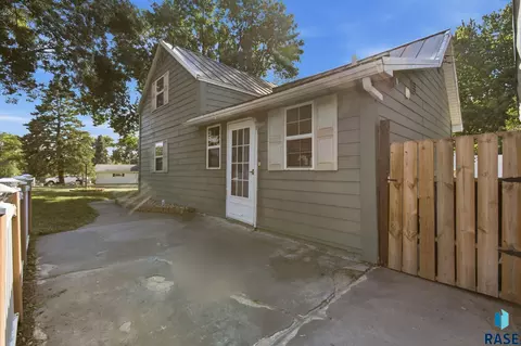 Exterior - 240 Oak Ave, Baltic, SD 57003 photo 3 of 6