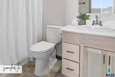 Bath - 6215 S Ruby Jean Pl, Sioux Falls, SD 57108 photo 2 of 3
